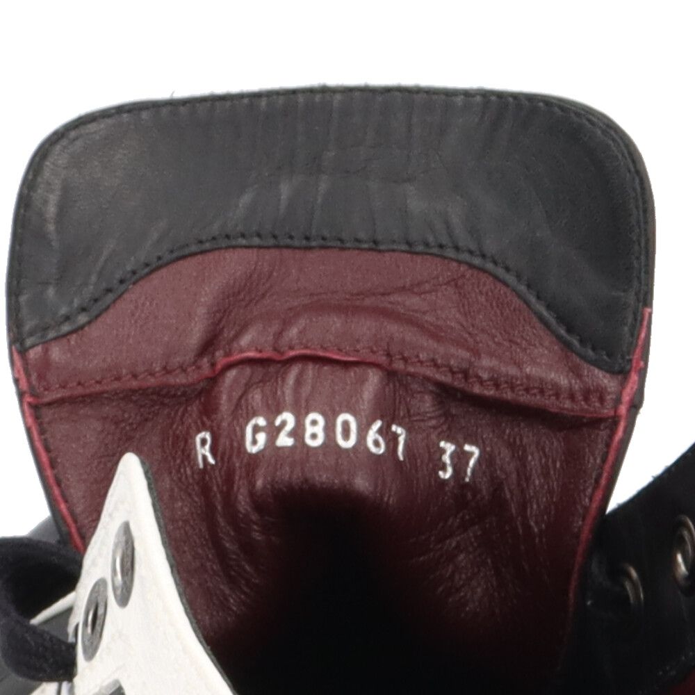 Chanel Quilted CC Logo Bicolor Sneakers Leather Black White — view 9