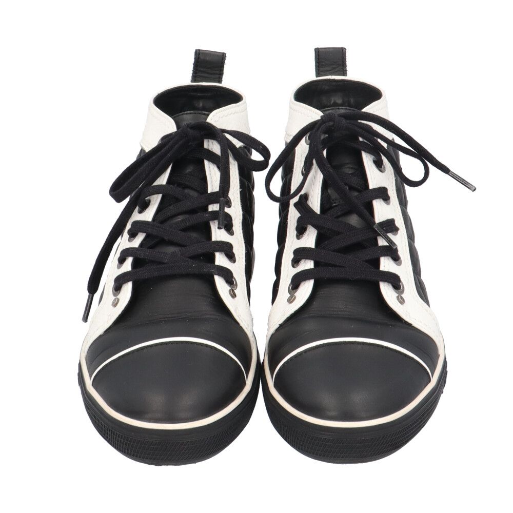 Chanel Quilted CC Logo Bicolor Sneakers Leather Black White — view 2