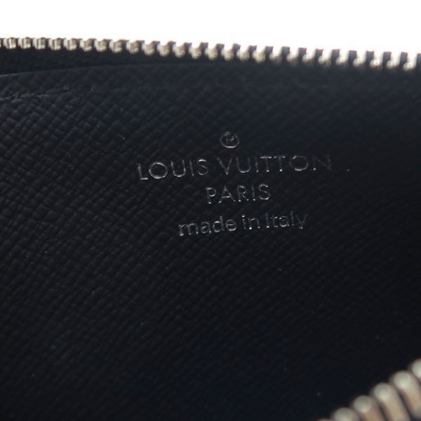 Louis Vuitton Taiga Coin Card — view 9