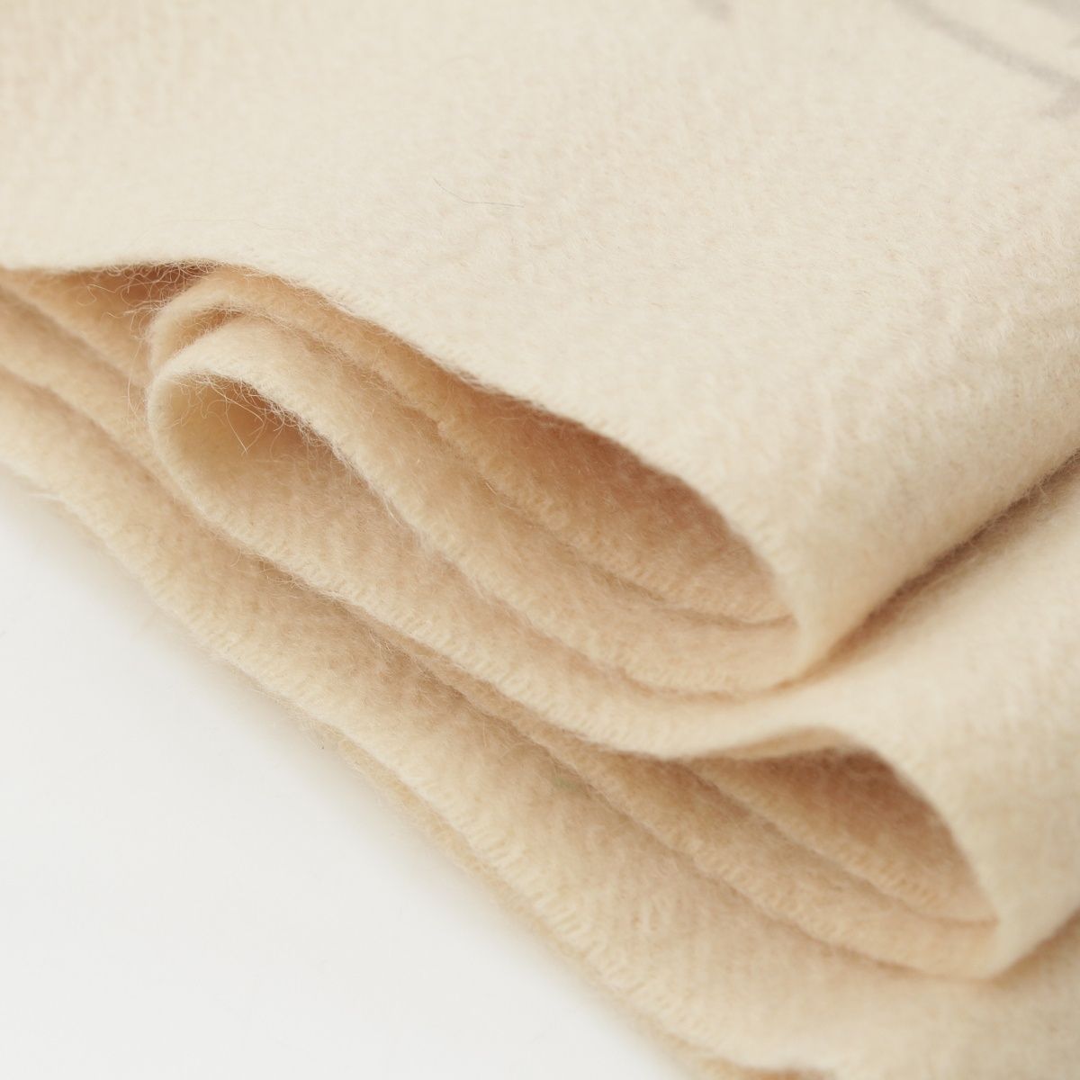 Louis Vuitton Cashmere Echarpe Jelum Scarf Ivory — view 9