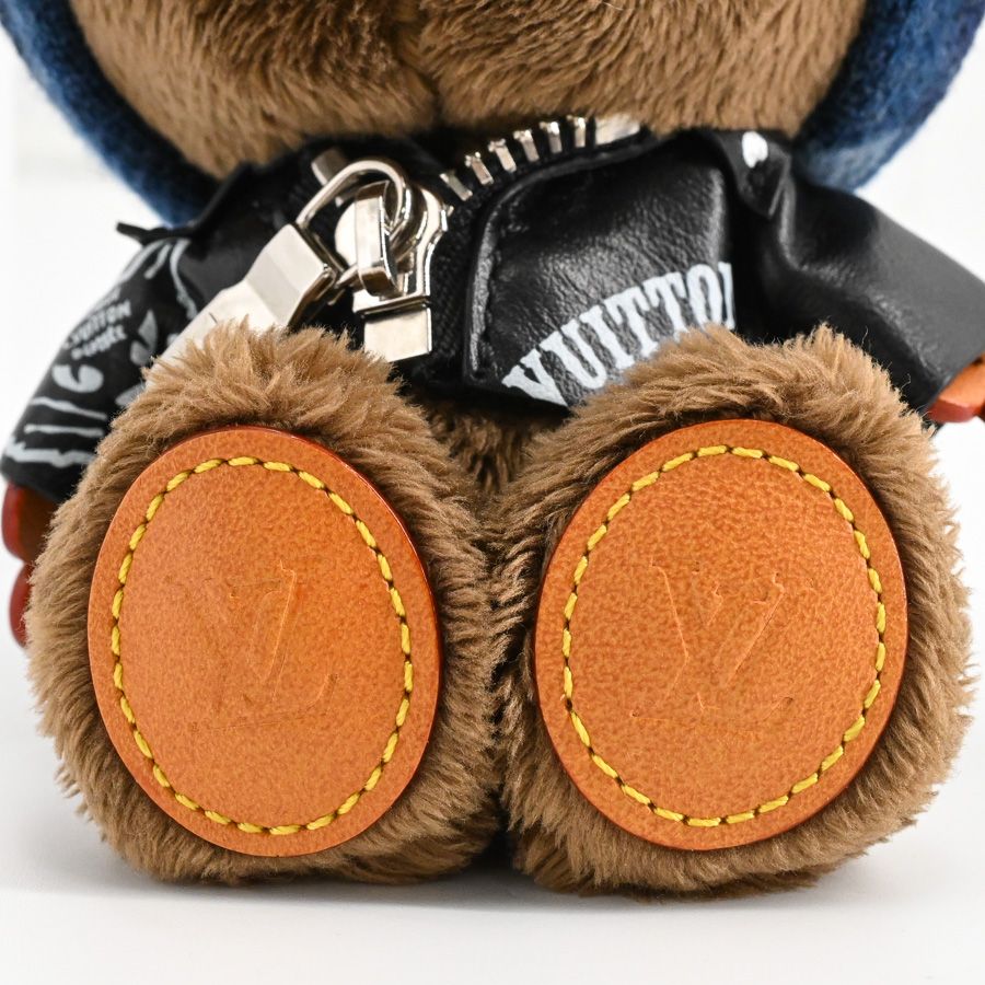 Louis Vuitton Charm LV Bear — view 6