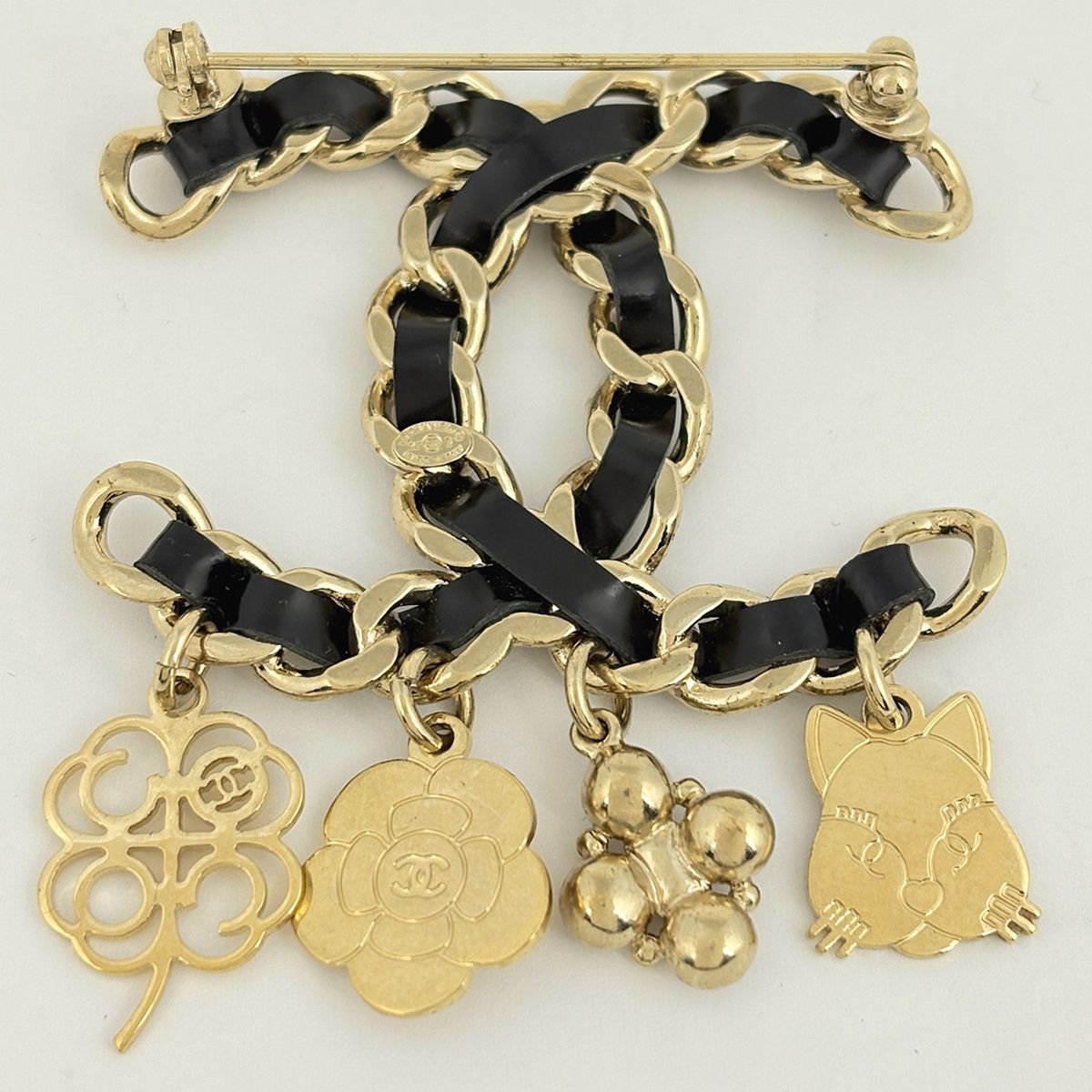 Chanel CC Logo Brooch Camellia Clover Gold Plated Black — view 2