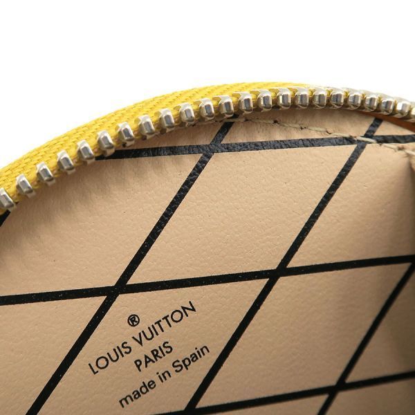Louis Vuitton Microboite Chapeau Beige — view 6