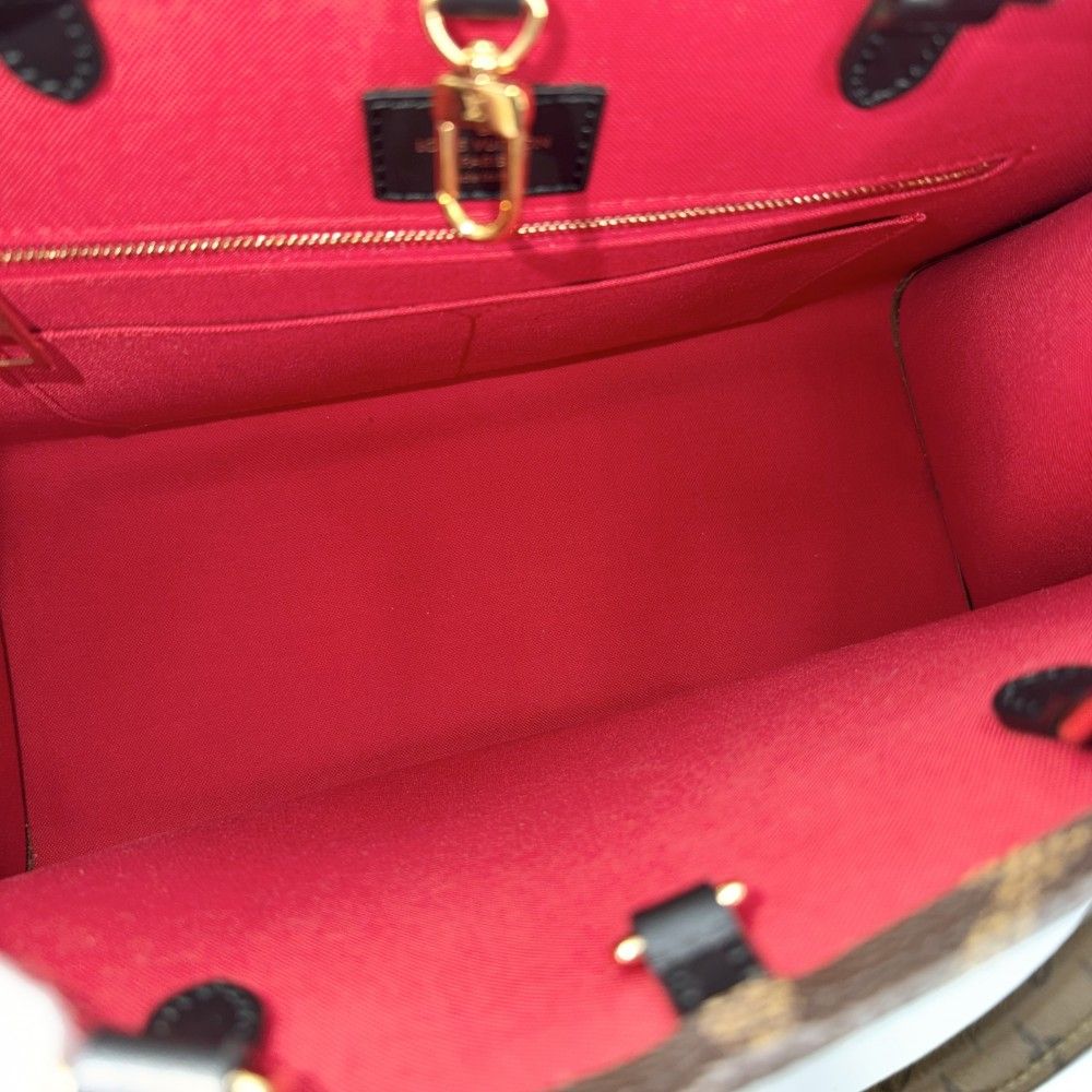 Louis Vuitton 2-Way On The Go MM Tote — view 4