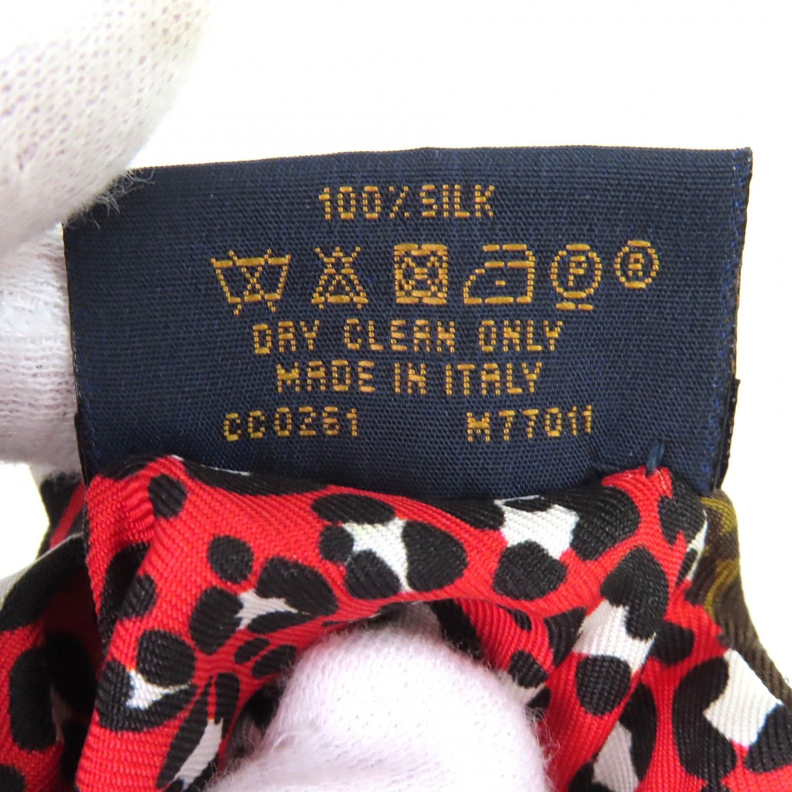 Louis Vuitton Scrunchie Mindful Silk Monogram Leopard Pattern — view 5