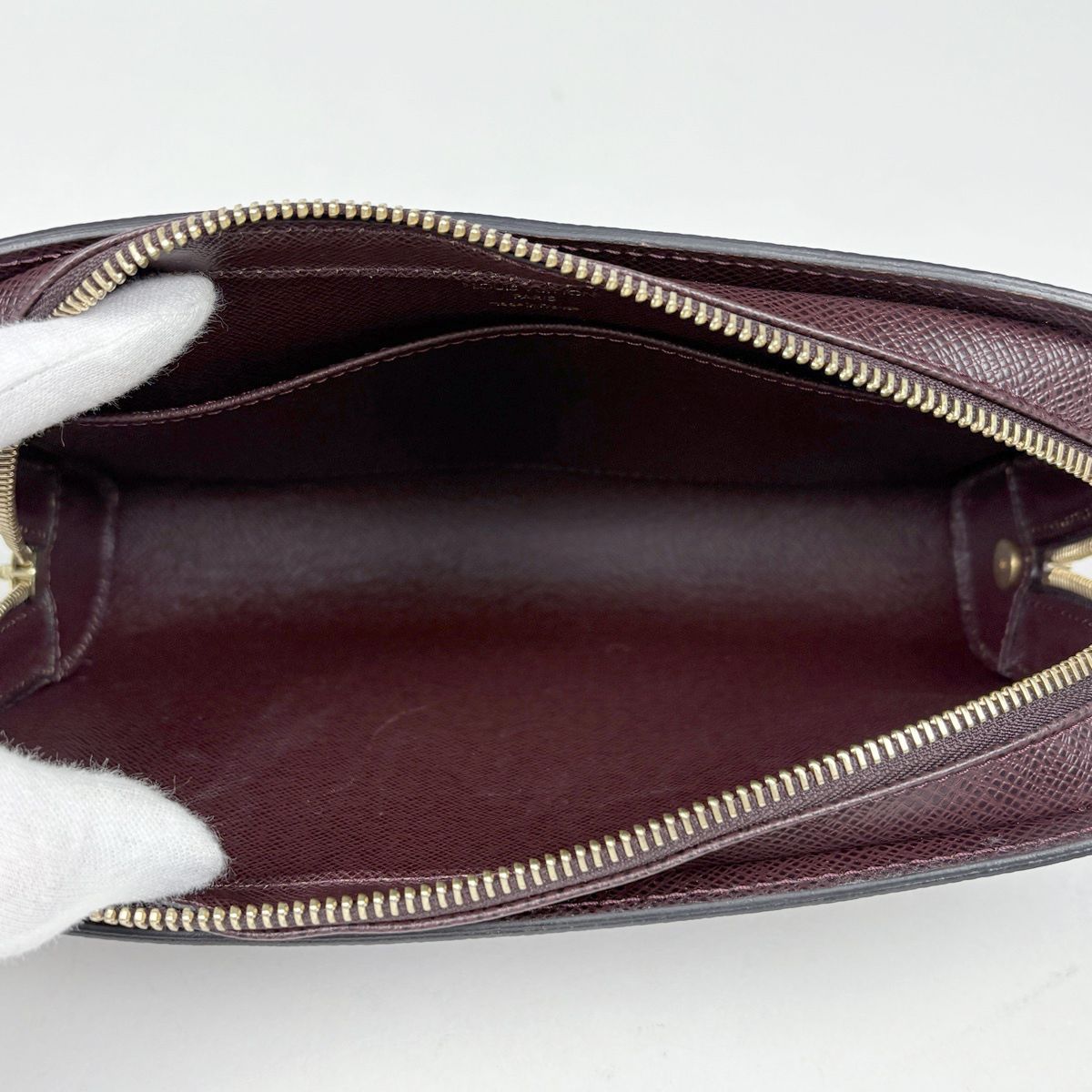 Louis Vuitton Baikal Handheld Business Second Bag Taiga Acajou — view 8