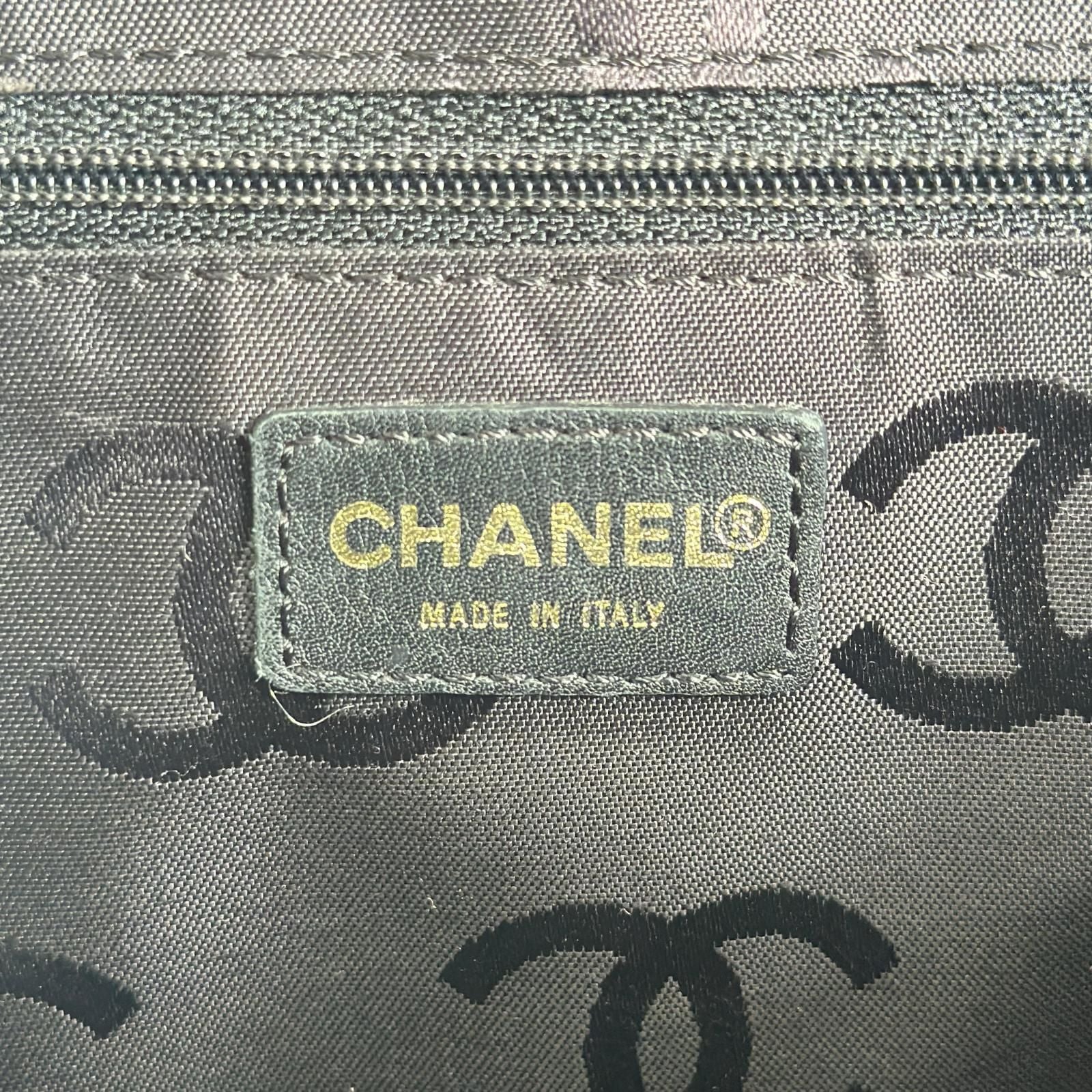 Chanel Choco Bar Tote Bag Leather Black — view 6