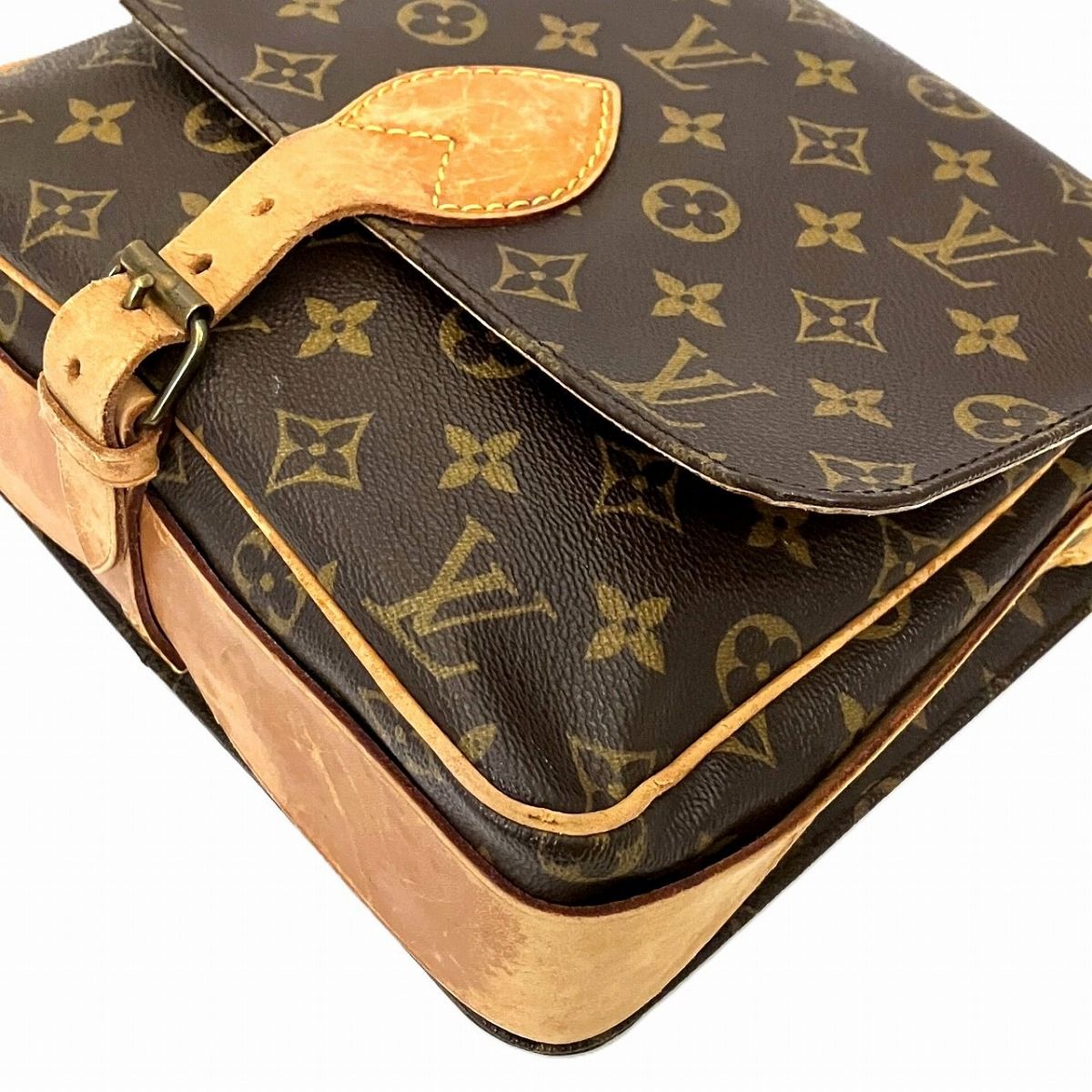 Louis Vuitton GM Monogram Shoulder Bag — view 9