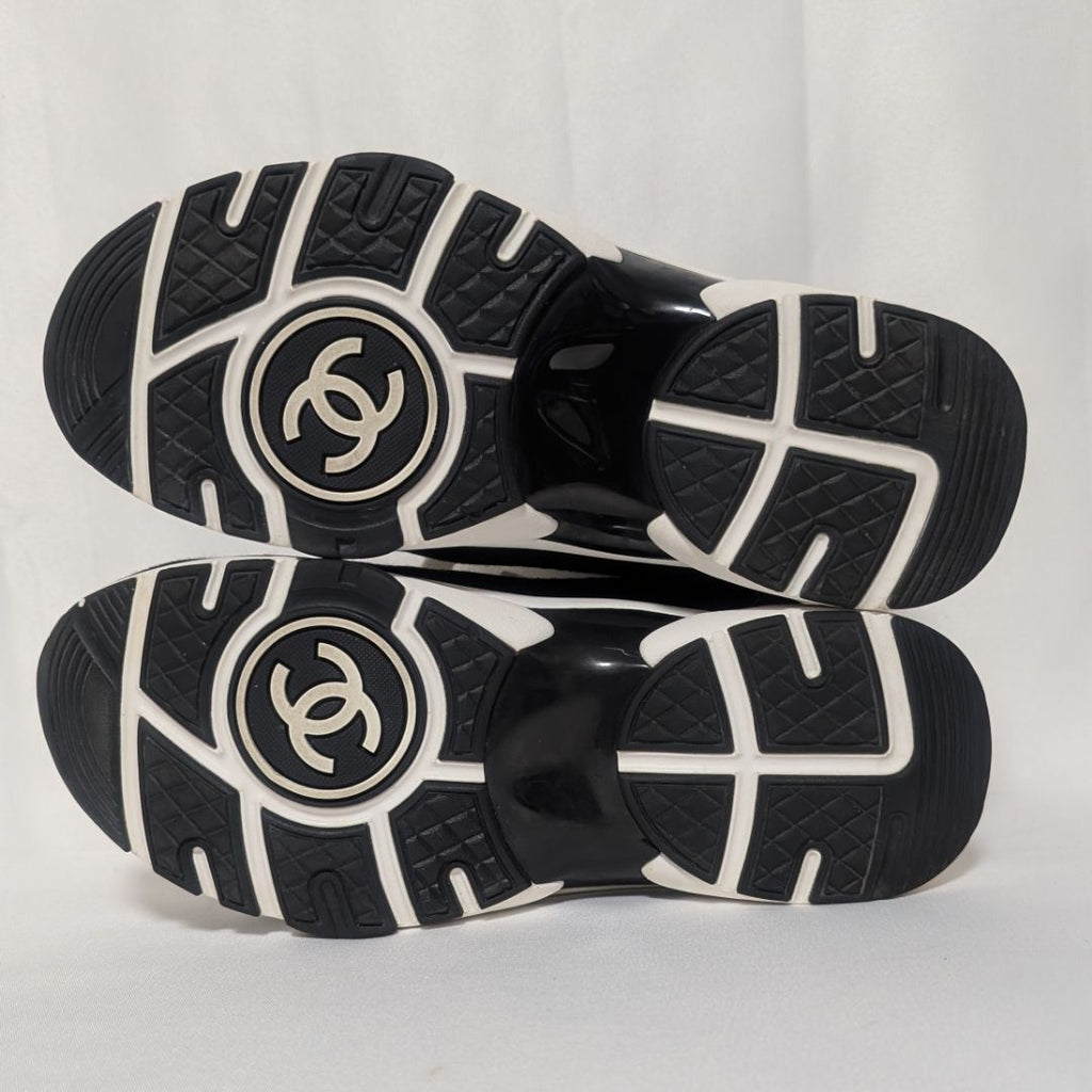 Chanel Sneakers CC Logo Black White — view 5