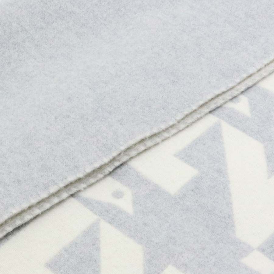 Louis Vuitton Scarf LV Dove Gray Ivory — view 9