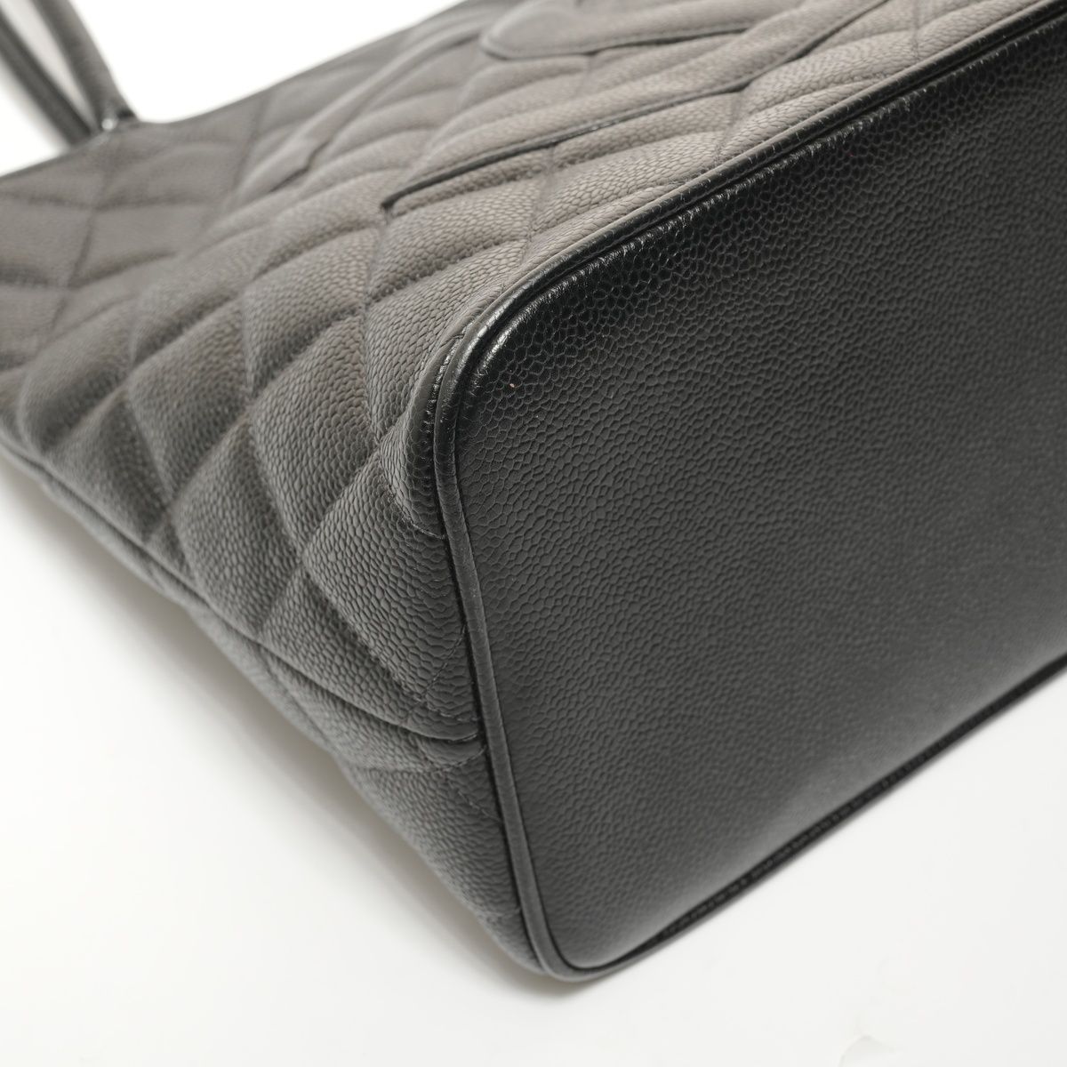 Chanel Tote Medallion CC Logo Caviar Leather — view 5