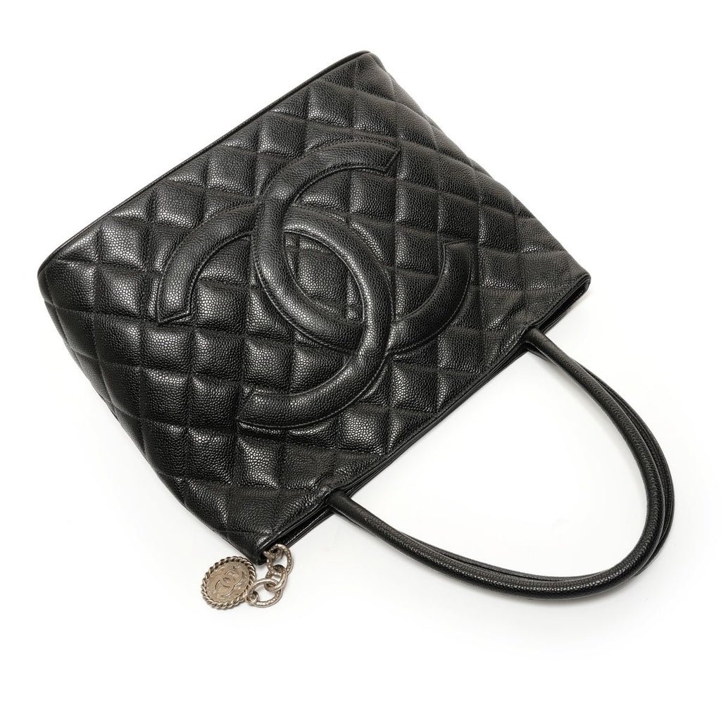 Chanel Tote Medallion CC Logo Caviar Leather — view 8