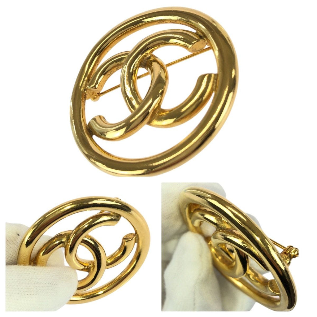 Chanel Vintage CC Logo Gold Plated Brooch 93 — view 4