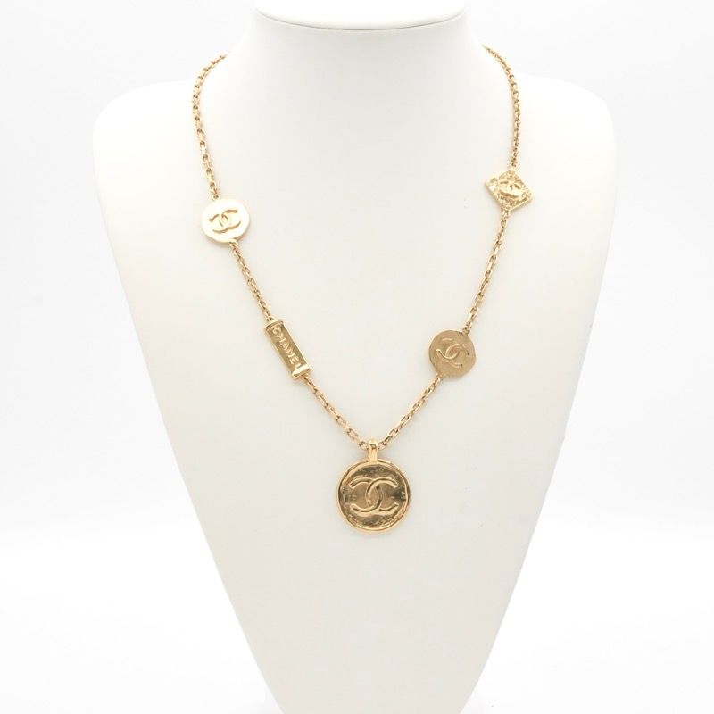 Chanel Necklace Pendant Choker Gold CC Logo Plate — view 7