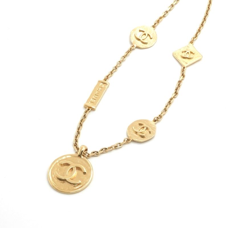 Chanel Necklace Pendant Choker Gold CC Logo Plate — view 3