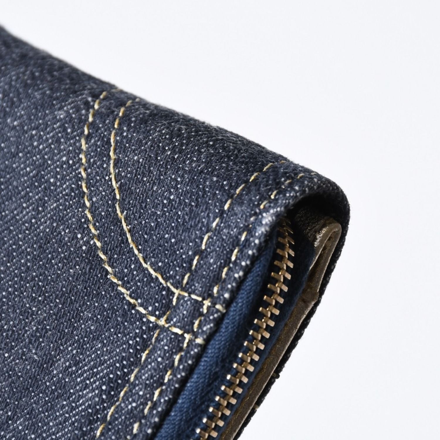 Chanel CC Logo Round Wallet Blue Denim Leather Gold — view 7