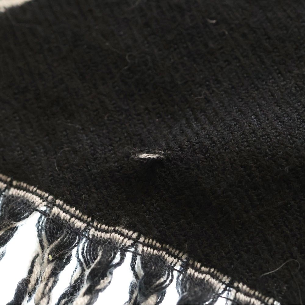 Louis Vuitton LV Essential Monogram All Over Logo Shawl Black — view 4