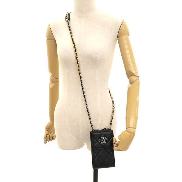 Chanel 19 Chain Shoulder Bag — view 9