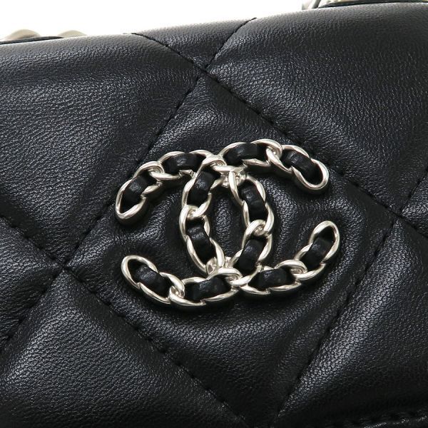 Chanel 19 Chain Shoulder Bag — view 3