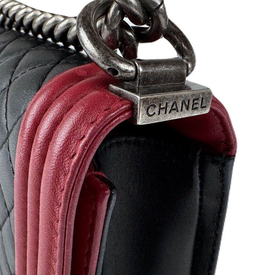 Chanel Shoulder Bag Boy Black Red — view 7