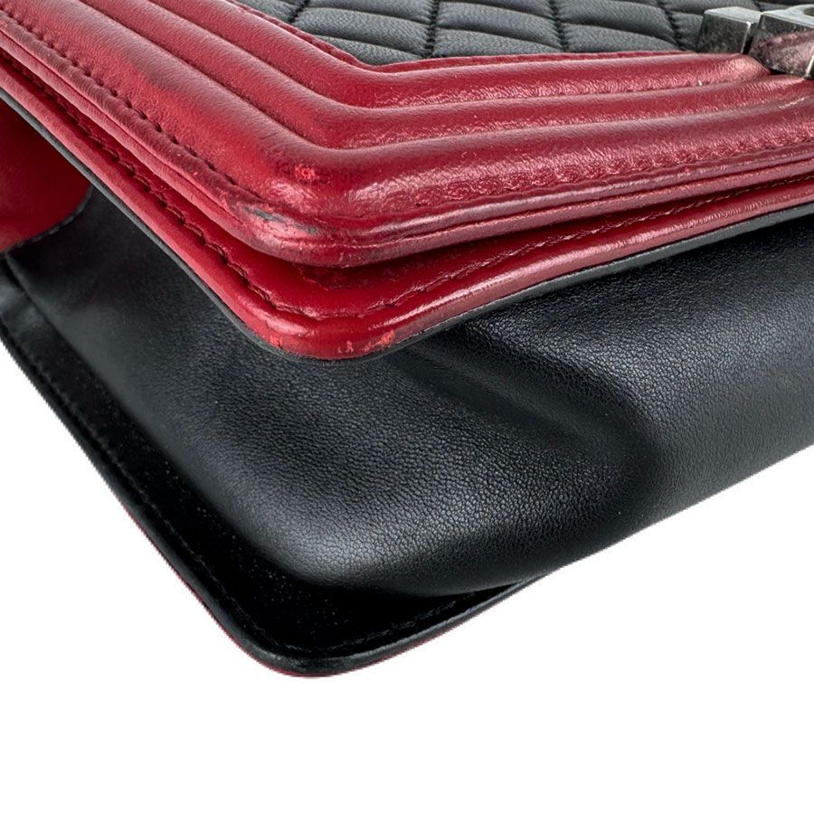 Chanel Shoulder Bag Boy Black Red — view 8