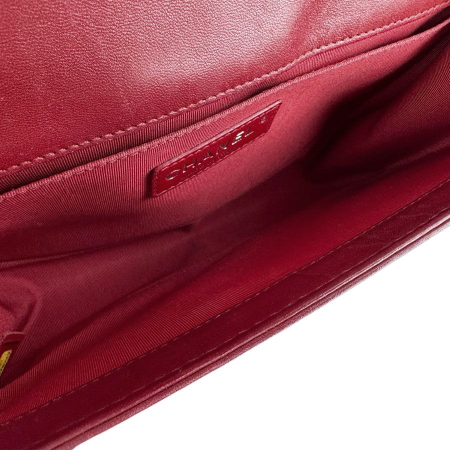 Chanel Shoulder Bag Boy Black Red — view 5