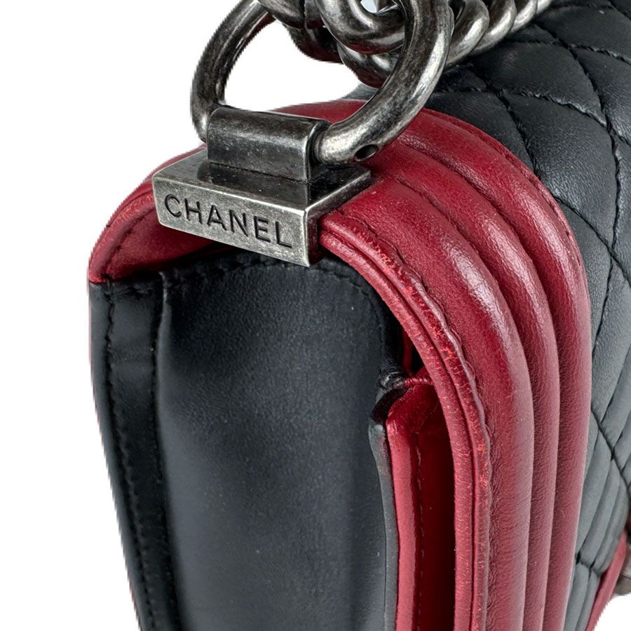 Chanel Shoulder Bag Boy Black Red — view 6