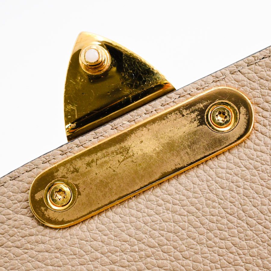 Louis Vuitton Shoulder Bag Malso Tourterelle — view 9