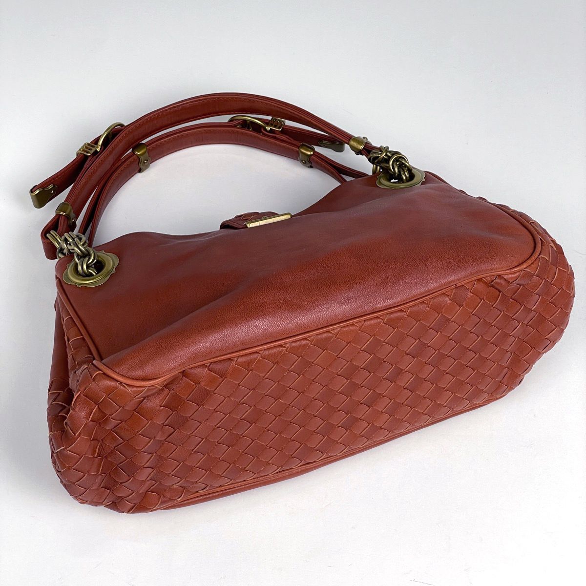Bottega Veneta Intrecciato Shoulder Bag Leather Brown — view 2