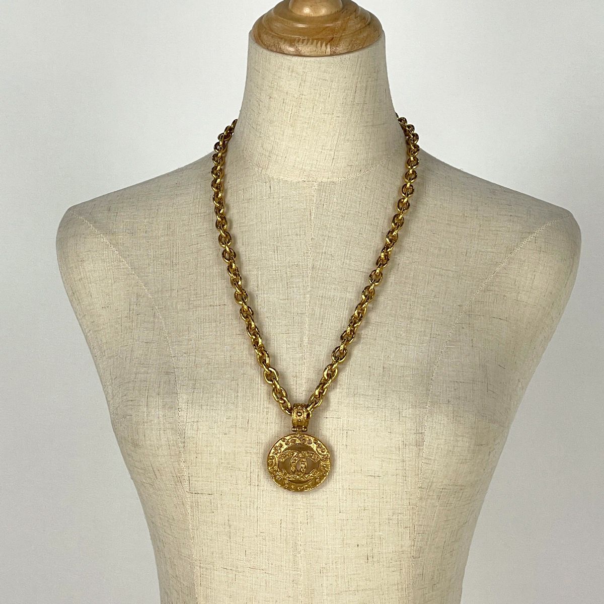 Chanel CC Logo Chain Necklace Long Round Gold Plated — view 7