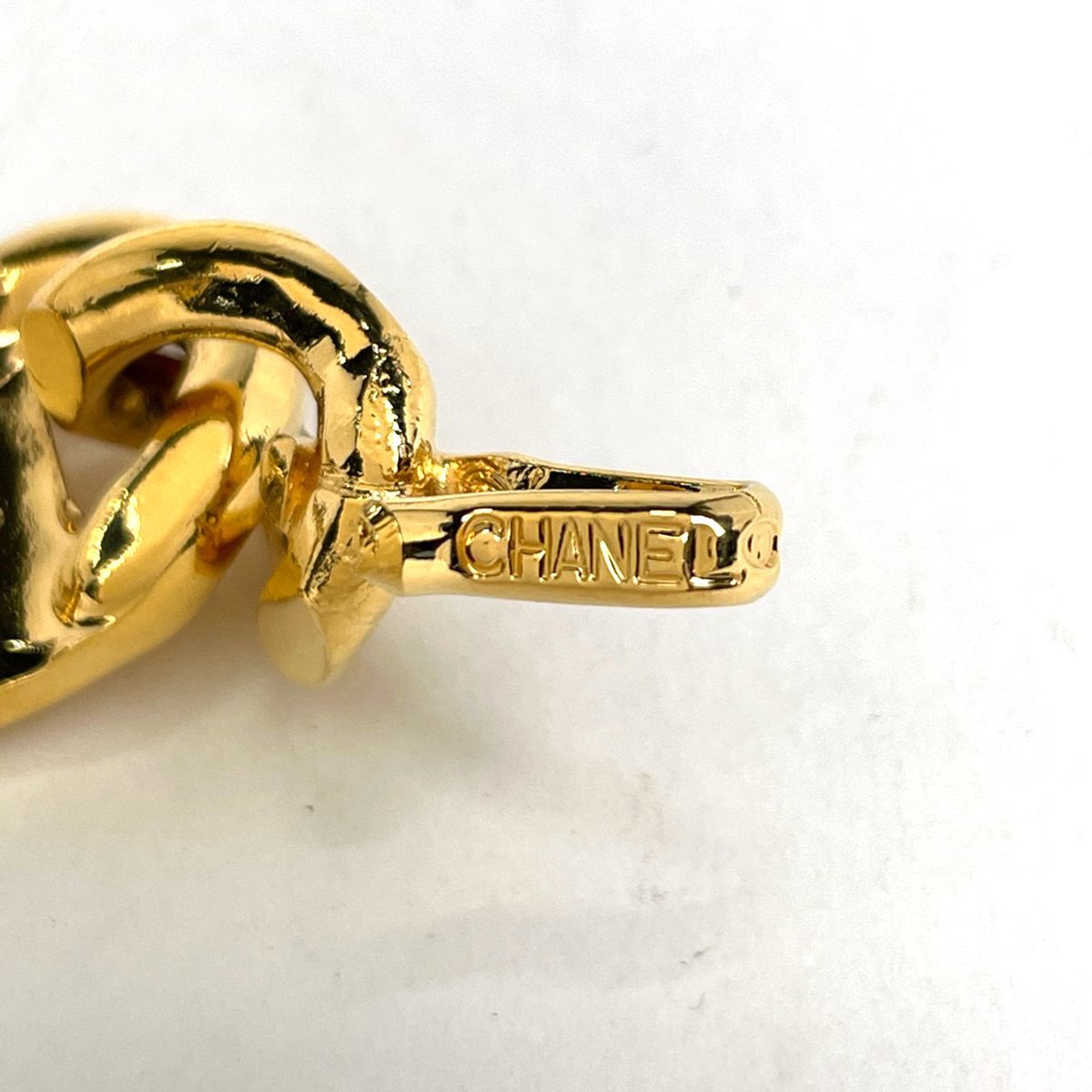Chanel CC Logo Chain Belt 31 Rue Cambon Leather Gold — view 7