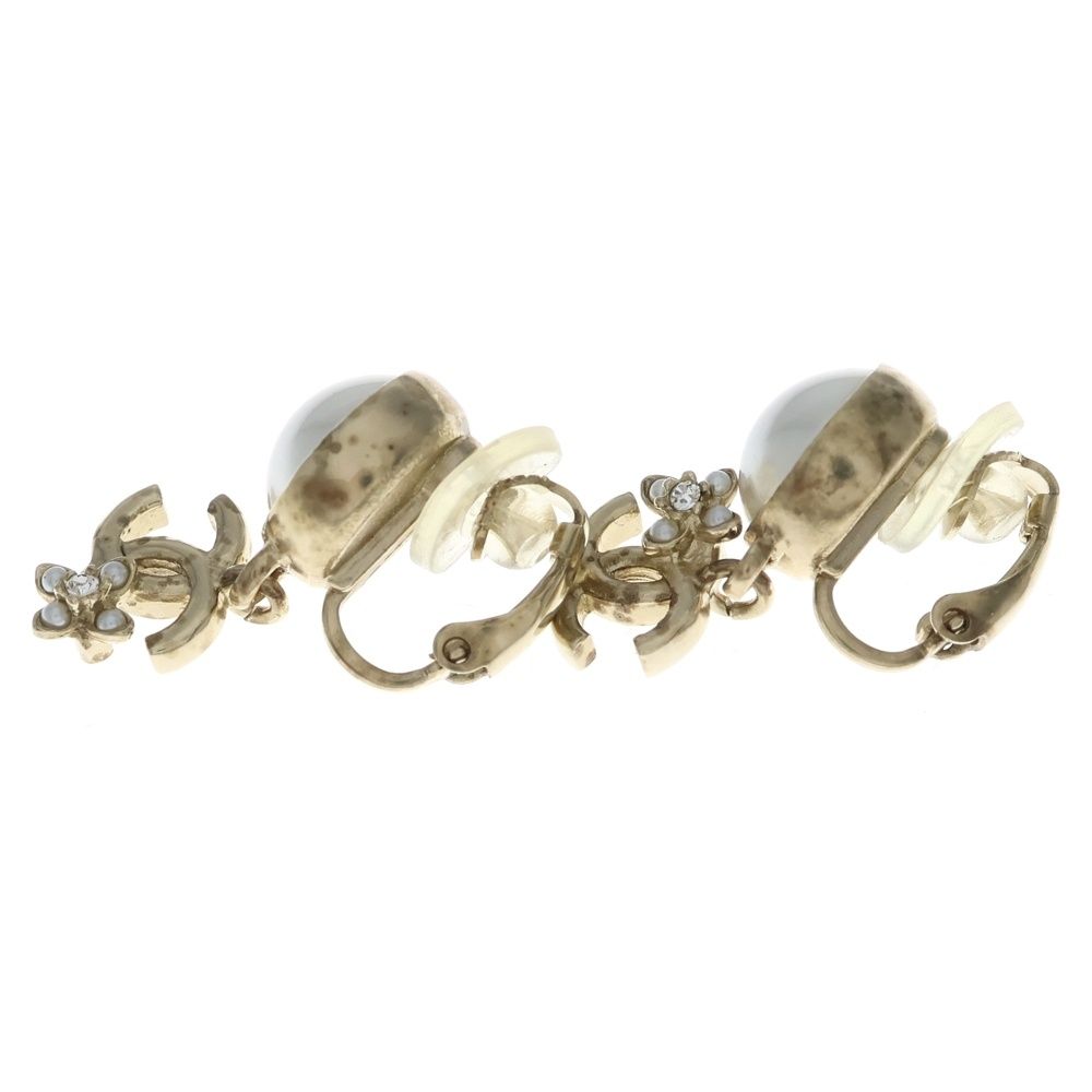 Chanel CC Logo Pearl Flower Motif Earrings White Gold — view 4