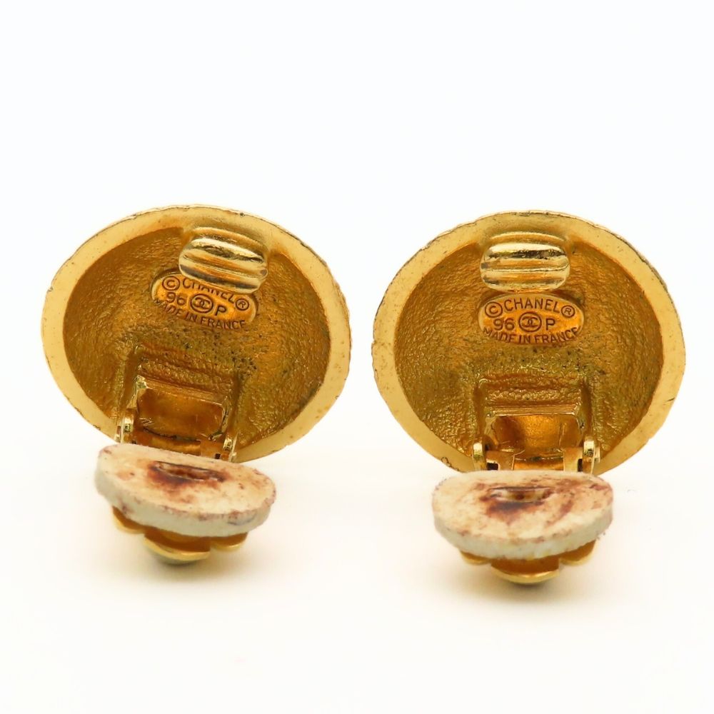 Chanel Earrings CC Logo Metal Gold Plated — view 3