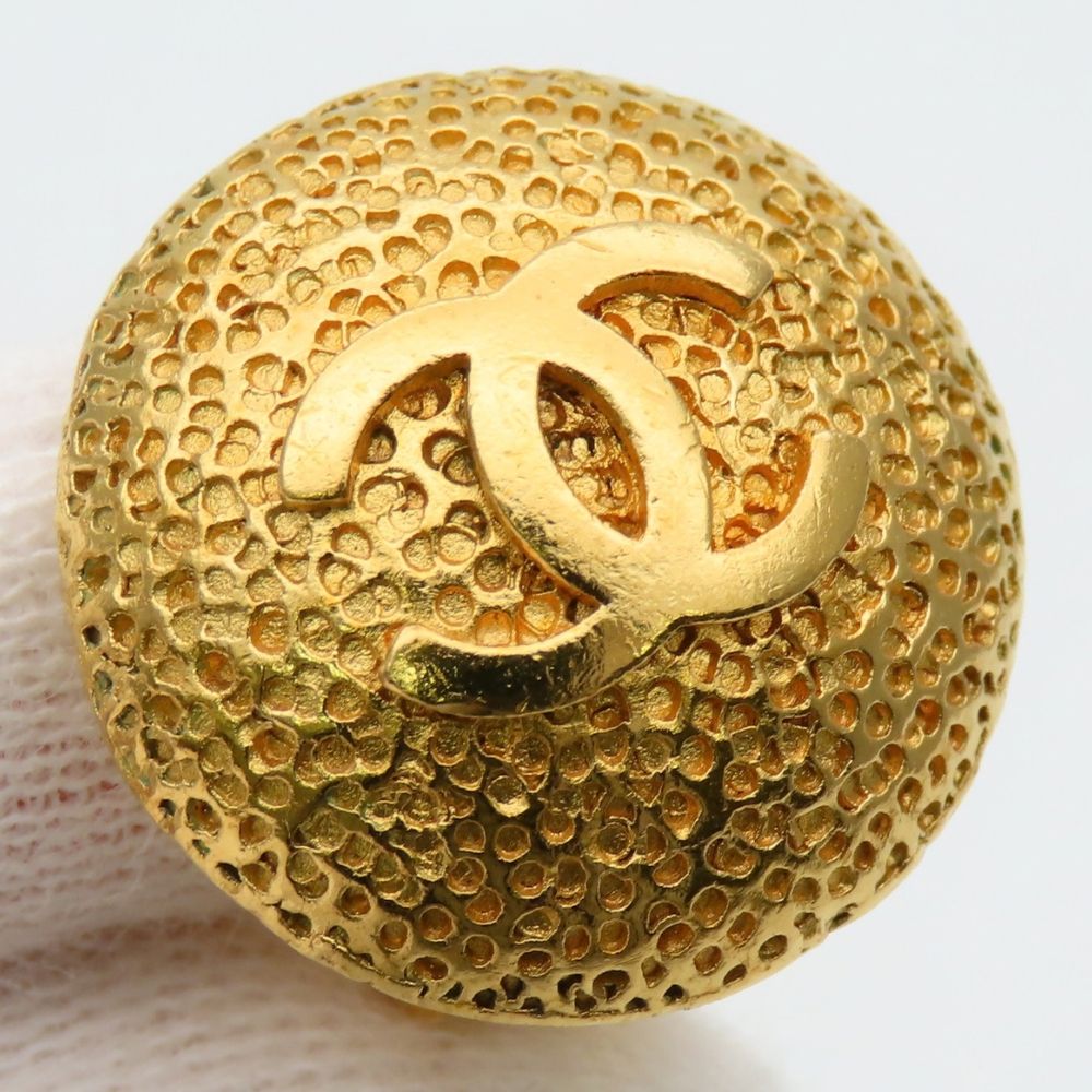 Chanel Earrings CC Logo Metal Gold Plated — view 6