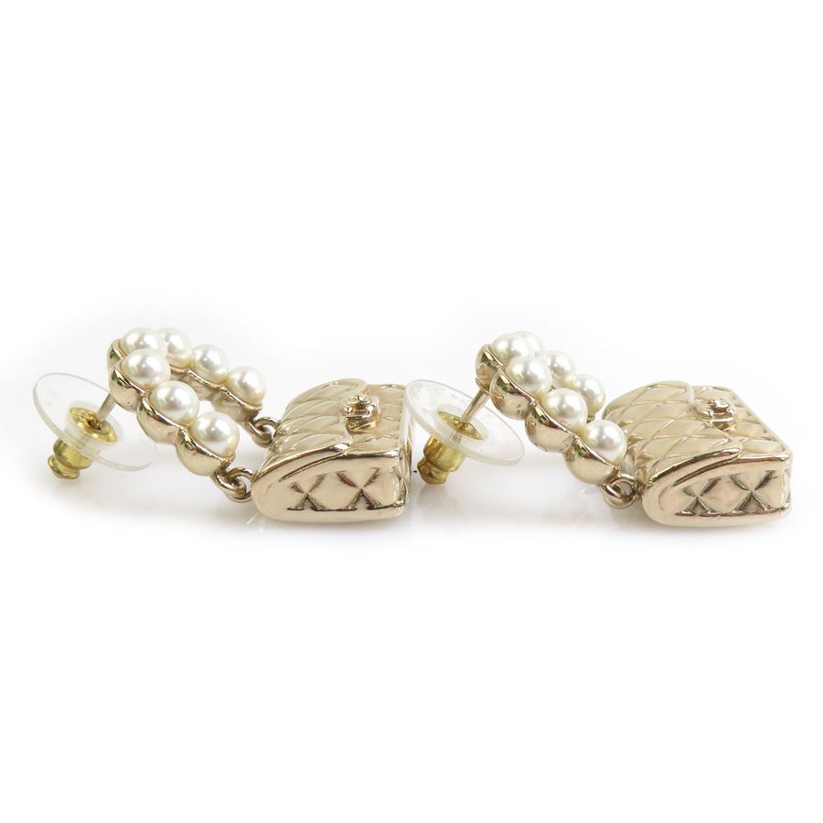 Chanel Earrings Quilted Gold — view 4