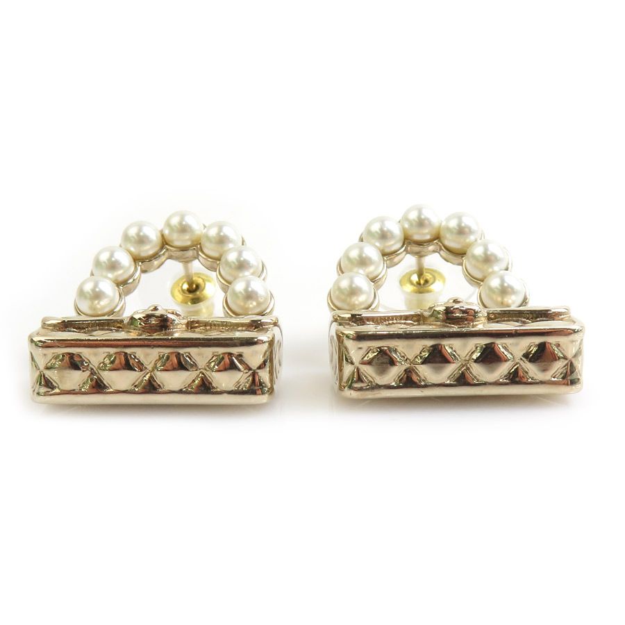Chanel Earrings Quilted Gold — view 3