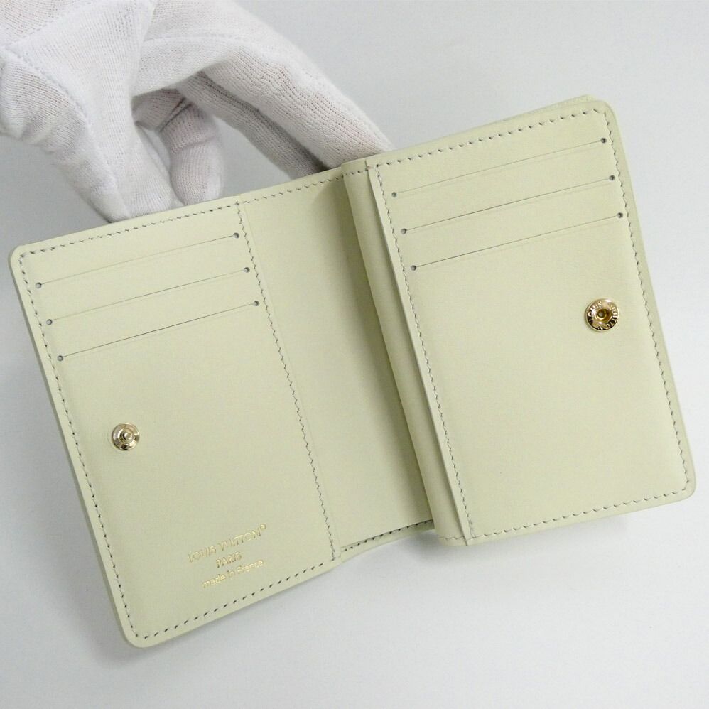 Louis Vuitton Portefeuille Mahina Jade Green Bifold Wallet — view 5