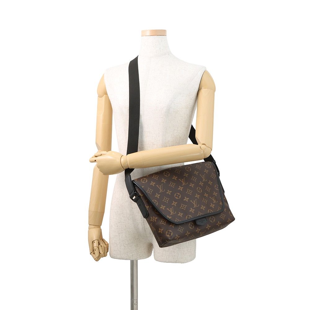 Louis Vuitton Shoulder Bag Monogram Macassar Magnetic Noir Black — view 4