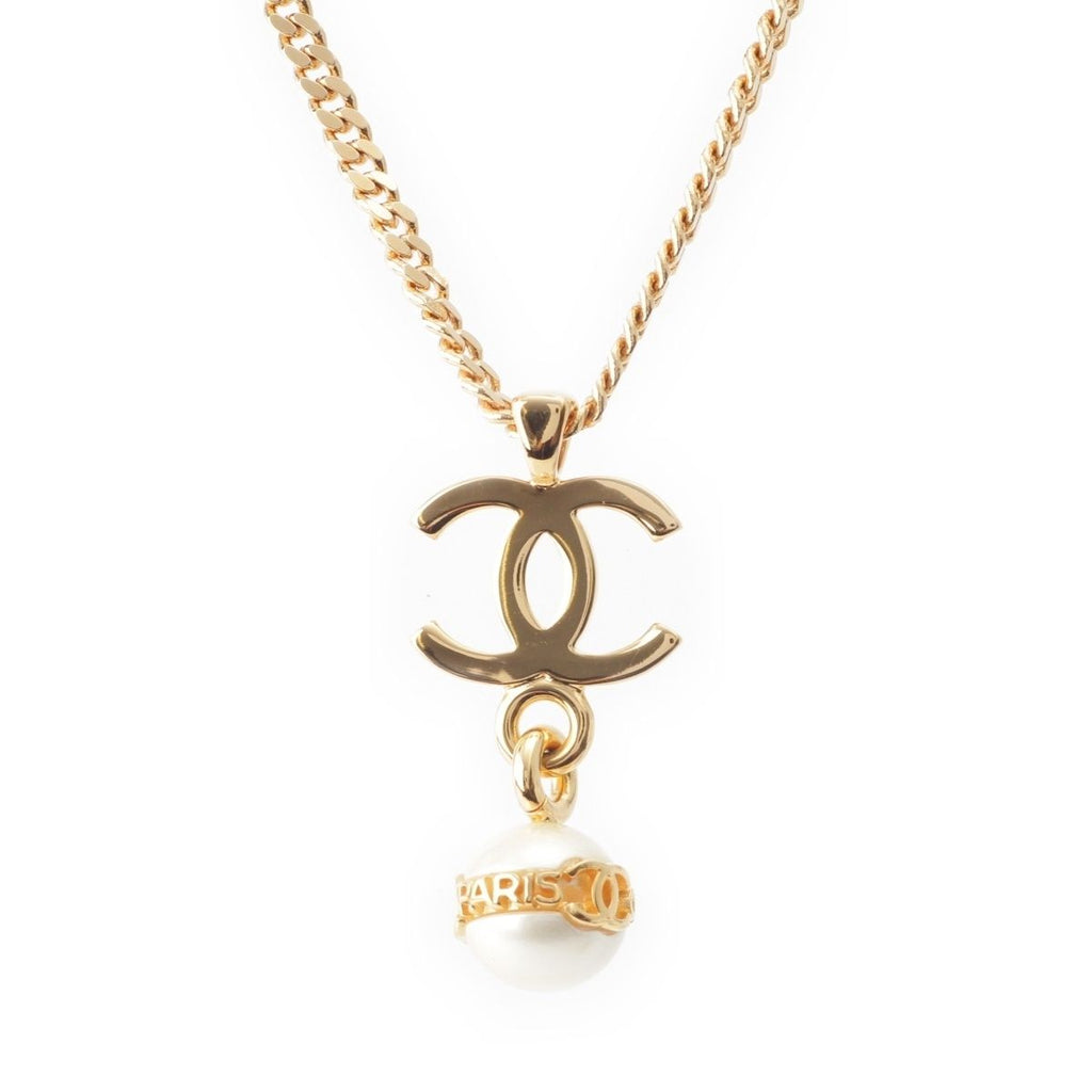 Chanel CC Logo Pearl Necklace Gold — view 2