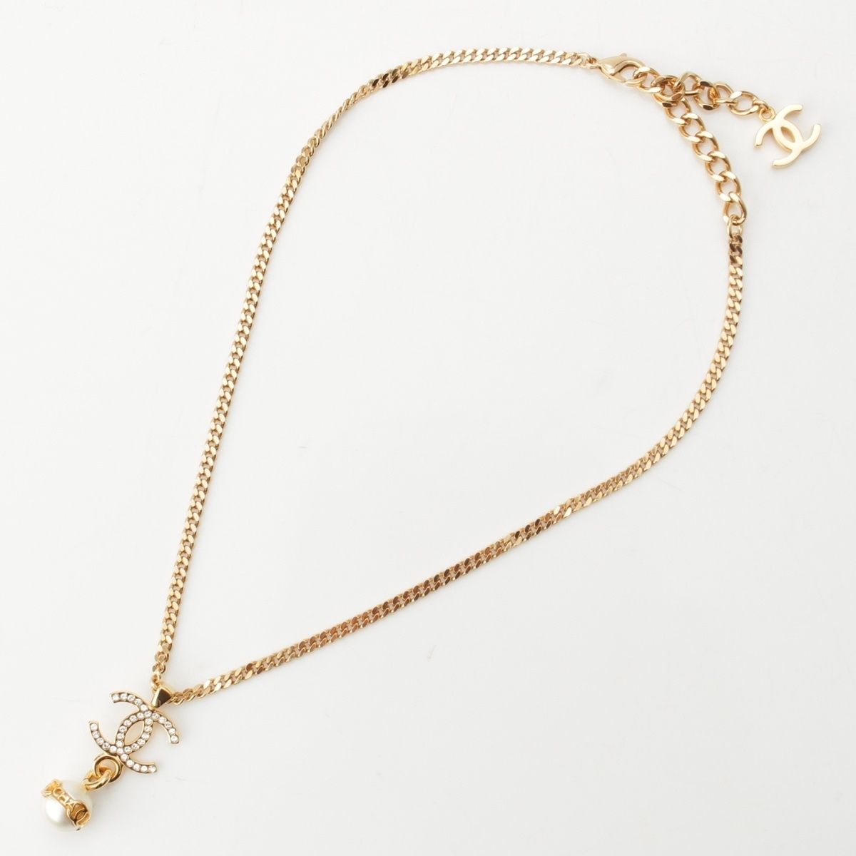 Chanel CC Logo Pearl Necklace Gold — view 3