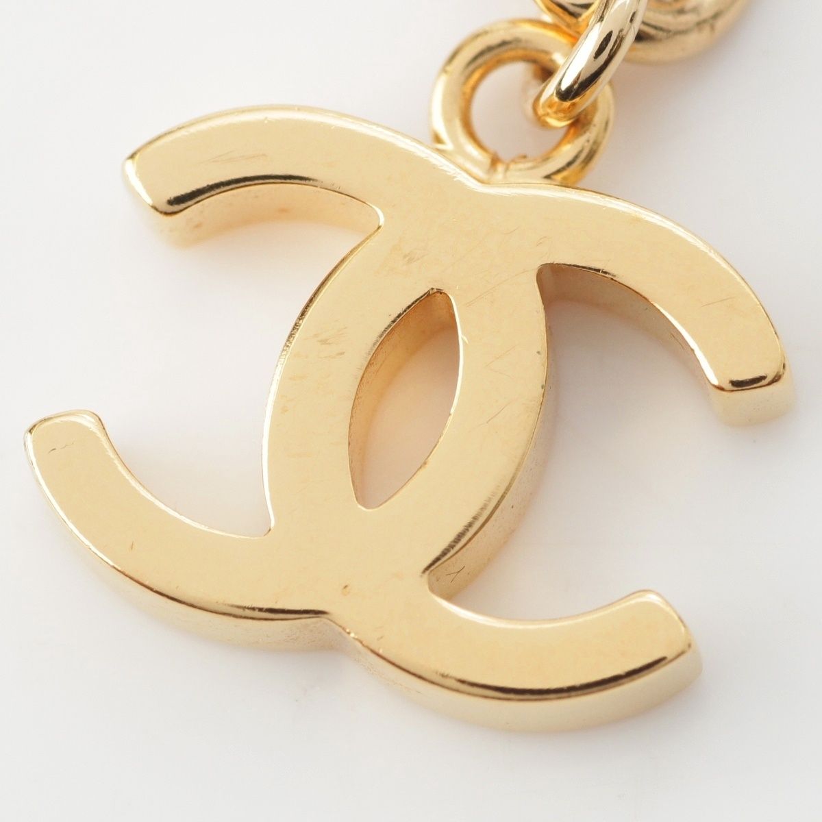 Chanel CC Logo Pearl Necklace Gold — view 5