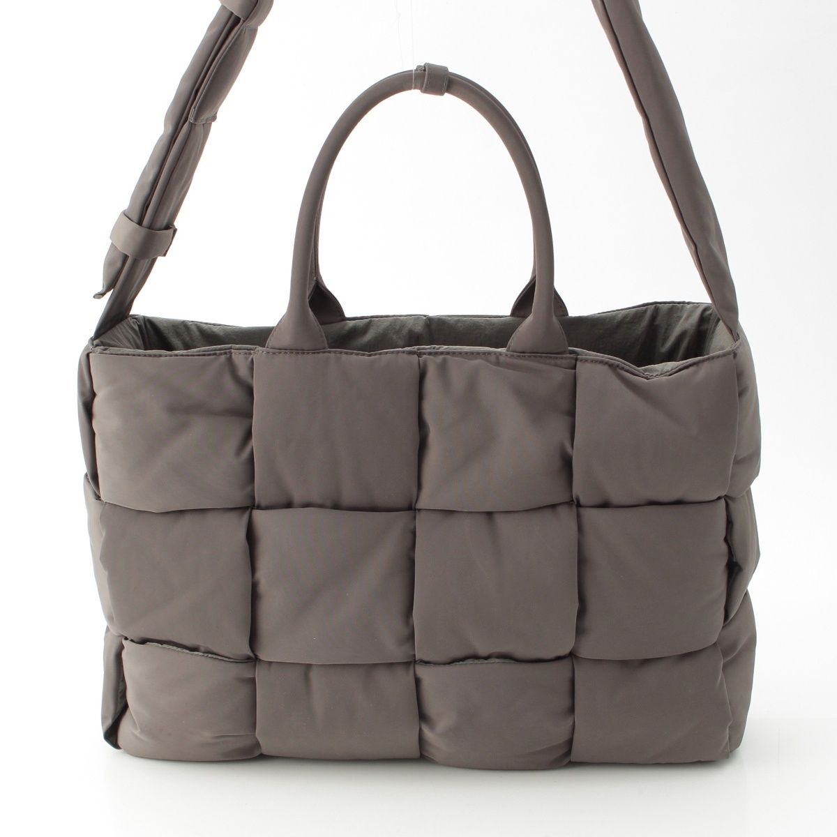 Bottega Veneta Maxi Intrecciato Arco Nylon Large 2-Way Shoulder Tote Gray Moss — view 3