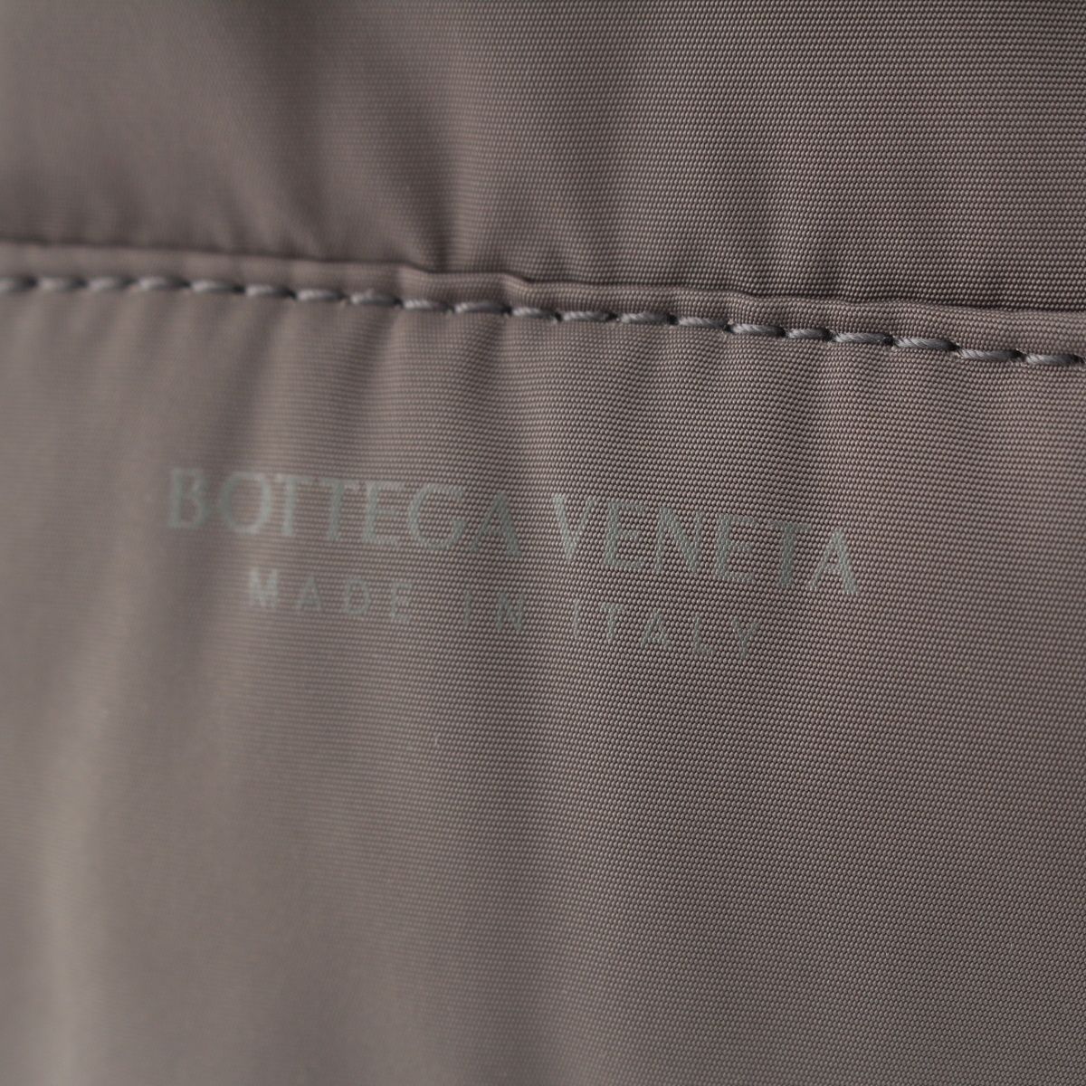 Bottega Veneta Maxi Intrecciato Arco Nylon Large 2-Way Shoulder Tote Gray Moss — view 7