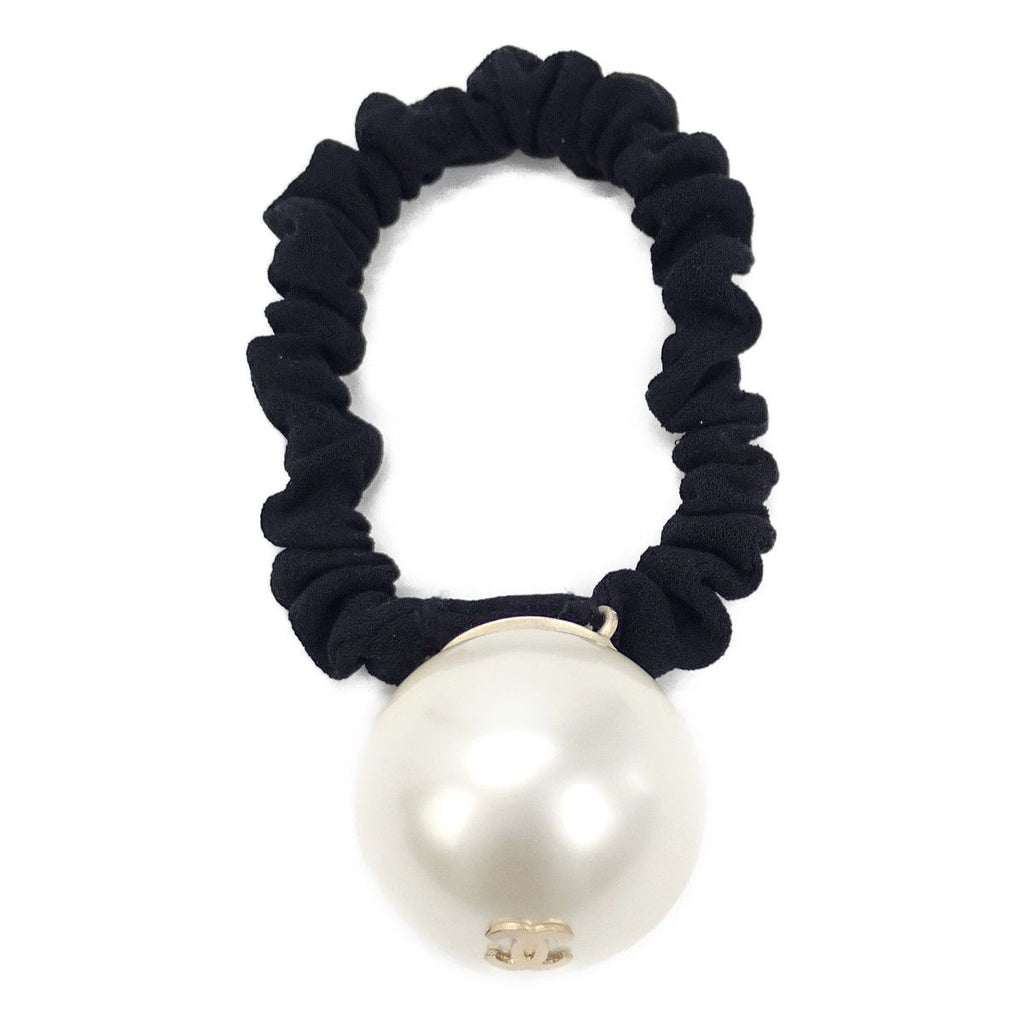 Chanel Pearl Scrunchie Hair Black — view 2