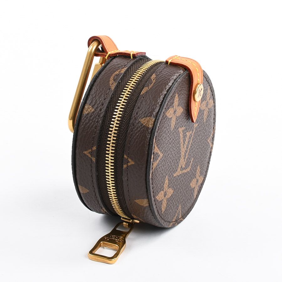 Louis Vuitton Case Round Earring — view 2