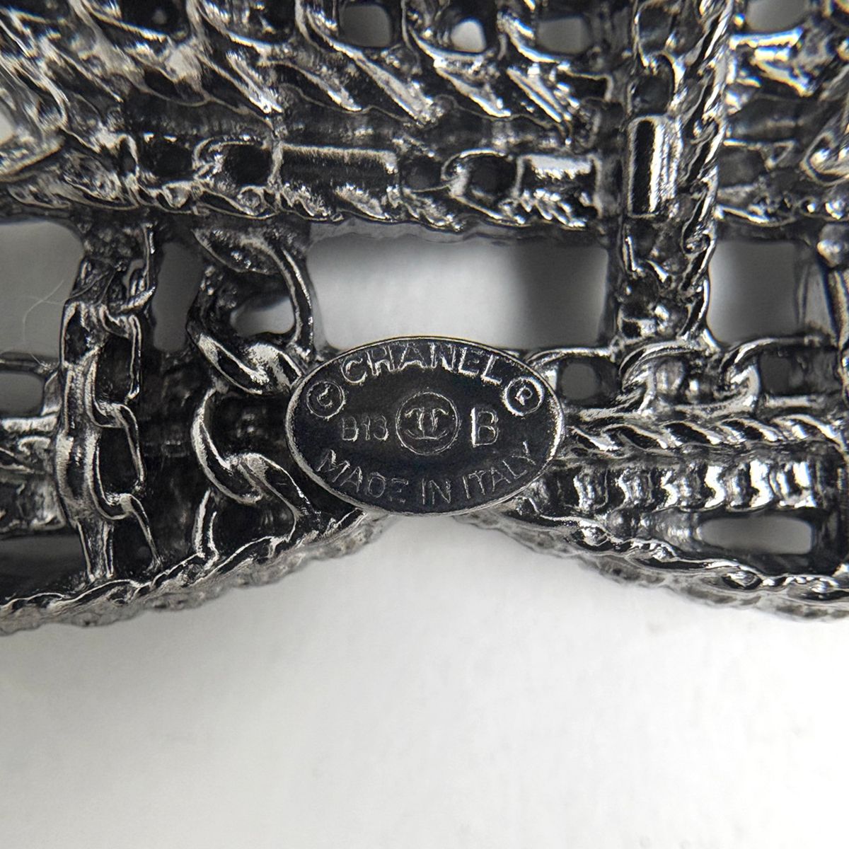 Chanel CC Logo Brooch Metal Silver — view 4