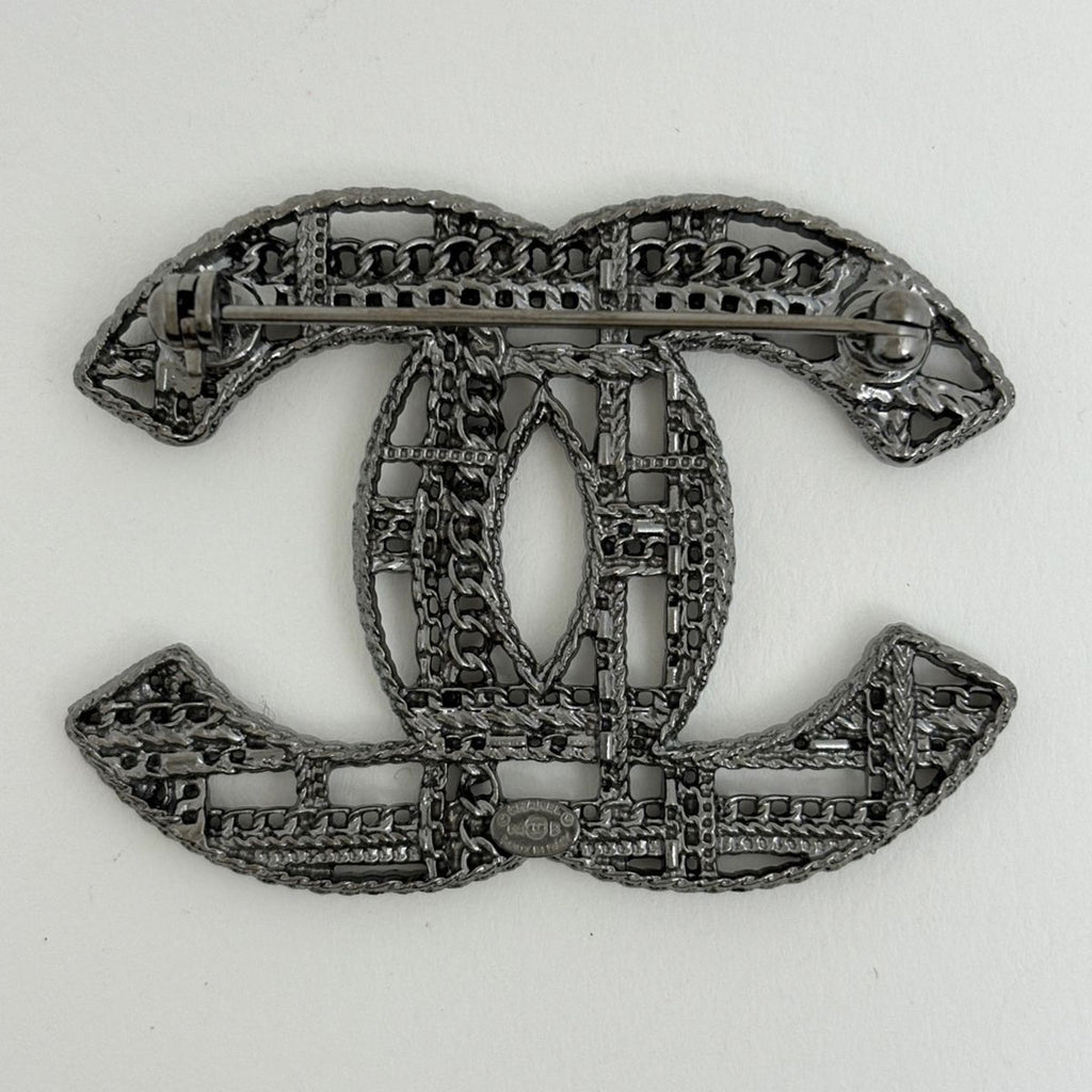 Chanel CC Logo Brooch Metal Silver — view 2