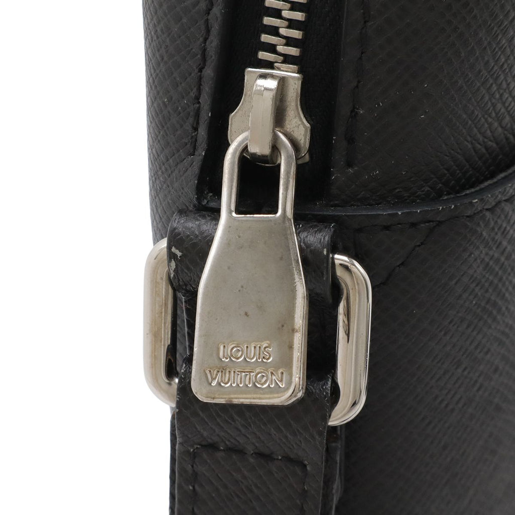 Louis Vuitton Taiga Pochette Grigori Shoulder Bag Crossbody Leather Calf — view 4