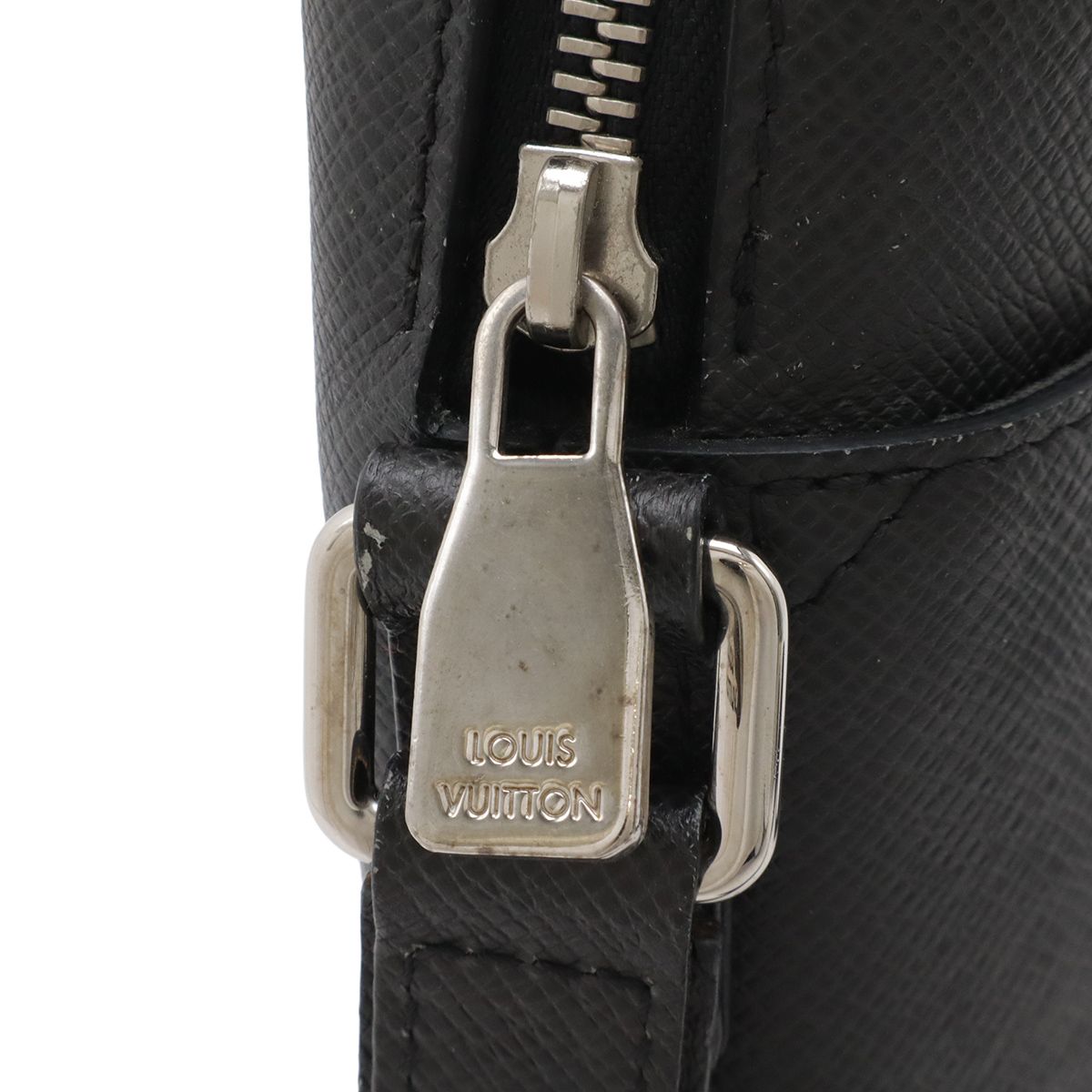 Louis Vuitton Taiga Pochette Grigori Shoulder Bag Crossbody Leather Calf — view 4