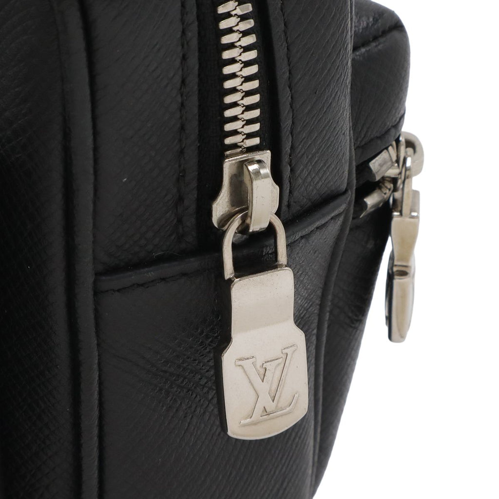 Louis Vuitton Taiga Bum Bag Outdoor Noir Black — view 5